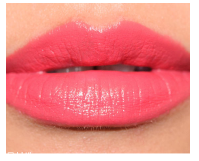 紀梵希小羊皮303和304哪個好？黃皮深唇選303