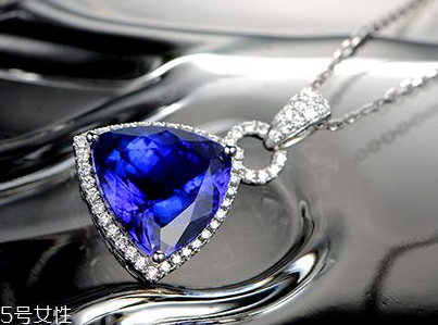 坦桑石多少錢一克拉？一般都在上千元