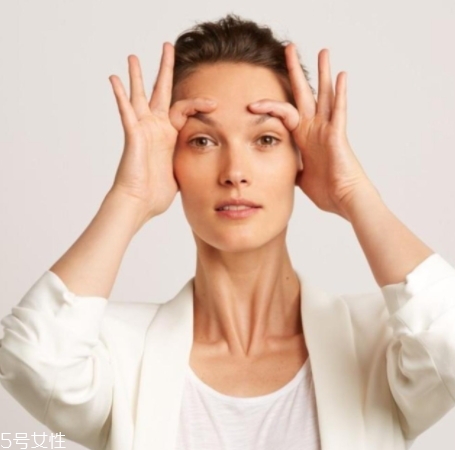 蘭蔻塑顏雪花霜怎么用？按照官方提拉手法效果最好