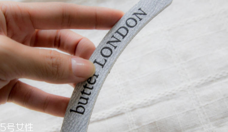 怎么自己在家美甲？4個(gè)步驟打造創(chuàng)意美甲