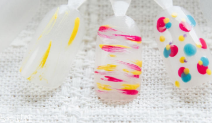 怎么自己在家美甲？4個(gè)步驟打造創(chuàng)意美甲