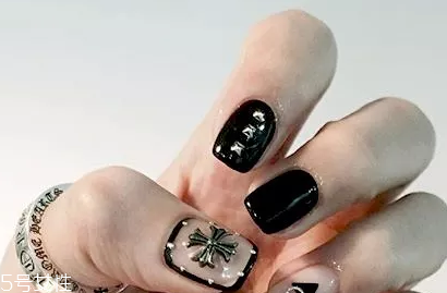 怎么自己在家美甲？4個(gè)步驟打造創(chuàng)意美甲