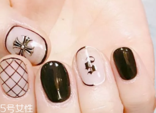 怎么自己在家美甲？4個(gè)步驟打造創(chuàng)意美甲