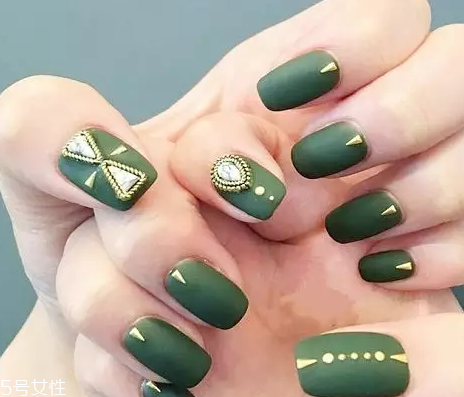 怎么自己在家美甲？4個(gè)步驟打造創(chuàng)意美甲