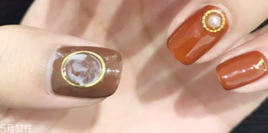 怎么自己在家美甲？4個(gè)步驟打造創(chuàng)意美甲