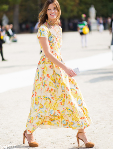 印花單品怎么搭配？感受春夏的浪漫情緣