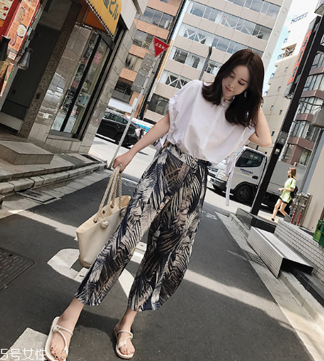 印花單品怎么搭配？感受春夏的浪漫情緣