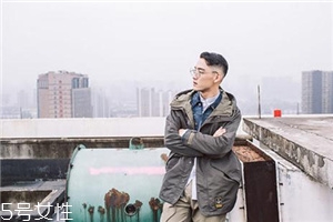 男生怎么穿顯得成熟？輕松塑造穩(wěn)重形象