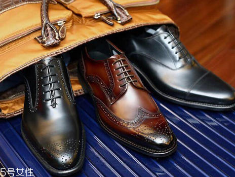 男生怎么穿顯得成熟？輕松塑造穩(wěn)重形象