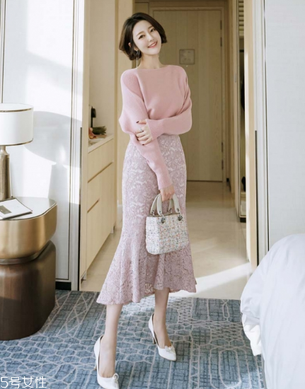 蕾絲長(zhǎng)裙配什么鞋子？為你加足時(shí)髦指數(shù)