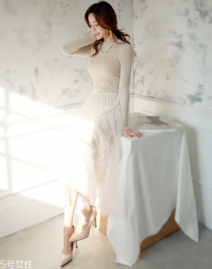 蕾絲長(zhǎng)裙配什么鞋子？為你加足時(shí)髦指數(shù)