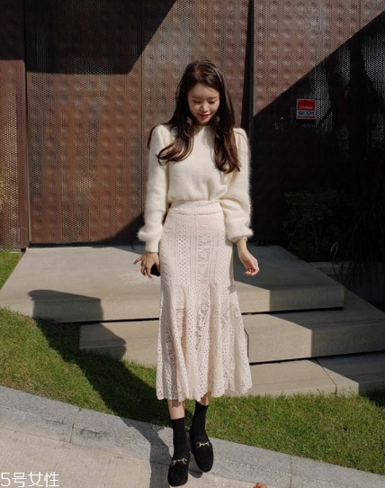 蕾絲長(zhǎng)裙配什么鞋子？為你加足時(shí)髦指數(shù)