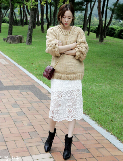 蕾絲長(zhǎng)裙配什么鞋子？為你加足時(shí)髦指數(shù)