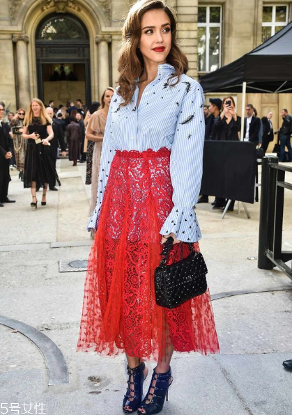 蕾絲長(zhǎng)裙配什么鞋子？為你加足時(shí)髦指數(shù)