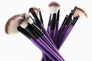 化妝刷買什么材質(zhì)的好？眼影刷用動物毛更好