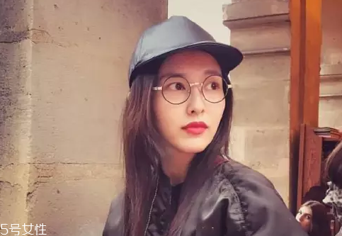 戴眼鏡怎么化妝好看？這么化妝比戴美瞳還美貌
