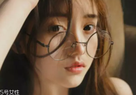 戴眼鏡怎么化妝好看？這么化妝比戴美瞳還美貌