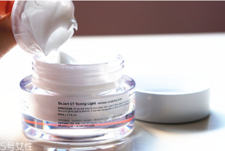 素顏霜適合油性皮膚嗎 按膚質(zhì)選擇 素顏霜適合油性皮膚嗎 按膚質(zhì)選擇