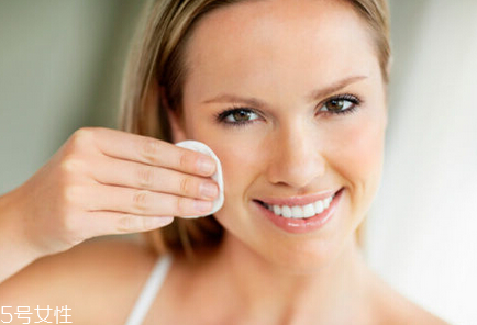 素顏霜適合油性皮膚嗎 按膚質(zhì)選擇 素顏霜適合油性皮膚嗎 按膚質(zhì)選擇