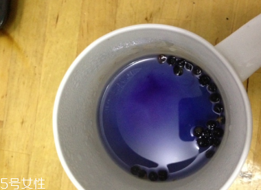 黑枸杞能和菊花一起泡嗎？這個(gè)搭配沒(méi)毛病