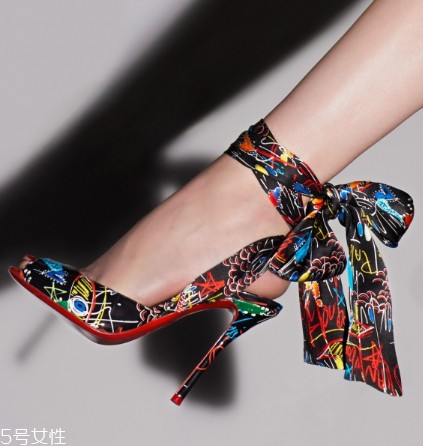 高跟鞋前面太硬怎么辦？五招教你軟化鞋頭