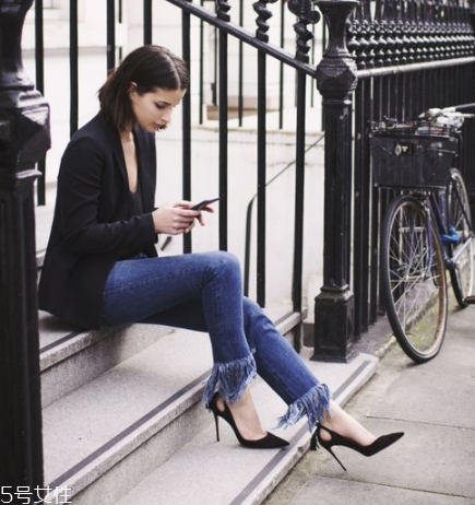 高跟鞋太大了怎么辦？四大妙招解決鞋碼偏大