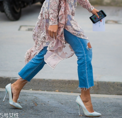 高跟鞋鞋跟歪了怎么辦？高跟鞋走路要注意