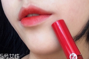 阿瑪尼405和雅詩蘭黛333哪個(gè)好？333誰涂誰好看