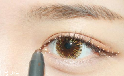 清純韓式裸妝畫法步驟圖 白皙迷人的妝容教程 清純韓式裸妝畫法步驟圖 白皙迷人的妝容教程