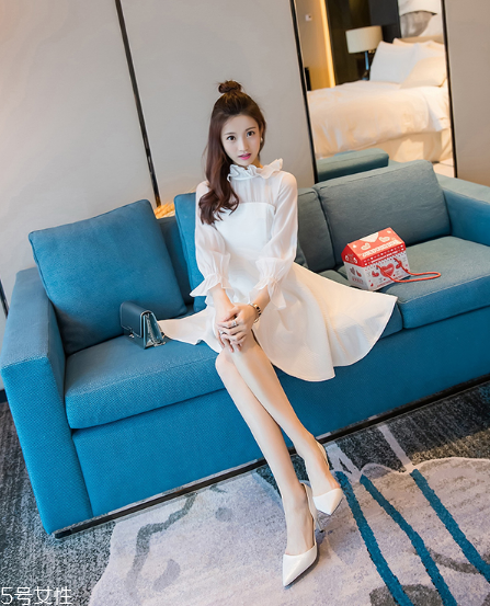 白色單品怎么搭配？春日里的璀璨之星