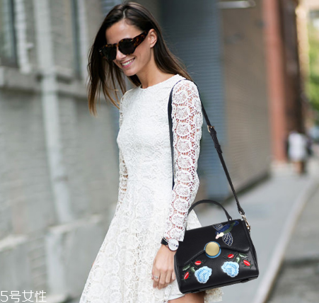 白色單品怎么搭配？春日里的璀璨之星
