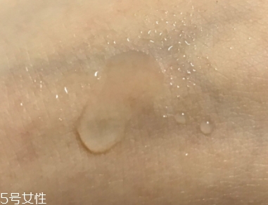 純露可以當(dāng)噴霧嗎？隨時(shí)為你補(bǔ)充水分