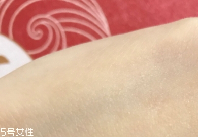 純露可以當(dāng)噴霧嗎？隨時(shí)為你補(bǔ)充水分