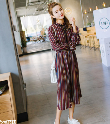 豎條紋衣服怎么搭配？顯瘦顯高不在話(huà)下