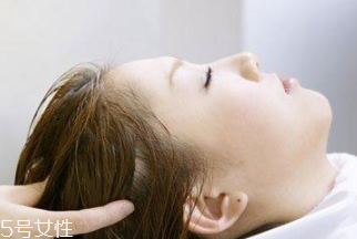 頭發(fā)干燥用什么護(hù)發(fā)素？滋潤(rùn)保濕型