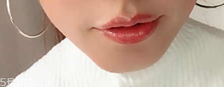 蘭蔻唇釉哪個(gè)顏色好看？菁純唇釉141素顏清純色