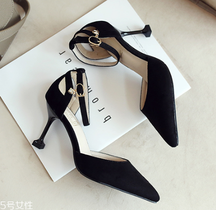 高跟鞋有味道怎么辦？輕松去除高跟鞋異味