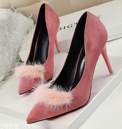 高跟鞋腳往前滑怎么辦？巧妙使用小工具