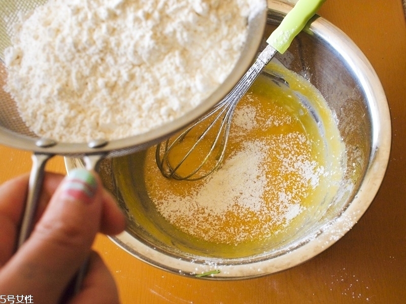 泡打粉是小蘇打粉嗎 小蘇打粉和泡打粉區(qū)別 泡打粉是小蘇打粉嗎 小蘇打粉和泡打粉區(qū)別