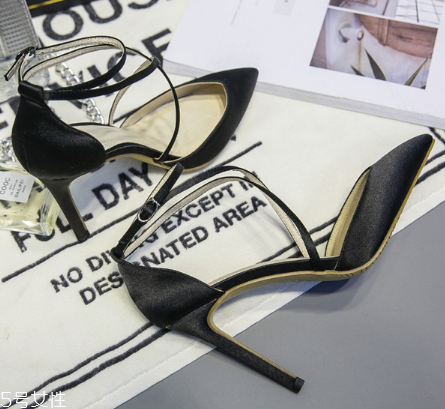 高跟鞋開膠了怎么辦？高跟鞋脫膠這樣處理