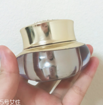 面霜可以當(dāng)眼霜嗎？年輕肌膚可以少量用