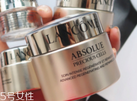 面霜可以當(dāng)眼霜嗎？年輕肌膚可以少量用