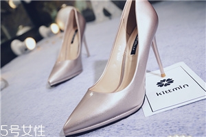 高跟鞋225是多少碼？原來是35碼
