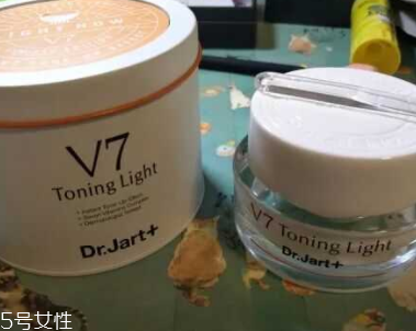 面霜和素顏霜可以同時(shí)用嗎？面霜用量不要太多