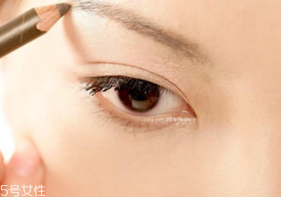 濃眉怎么畫眉毛？濃眉用眉膠是絕配