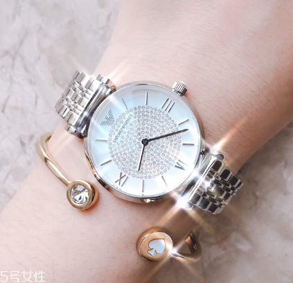 armani阿瑪尼滿天星手表是機械表嗎？