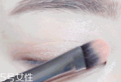 夏天化妝怎么樣不脫妝？8個小技巧讓你做清爽女神