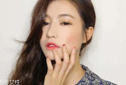 夏天化妝怎么樣不脫妝？8個小技巧讓你做清爽女神