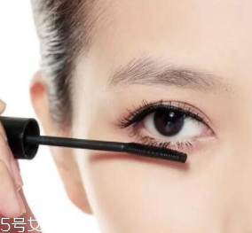 夏天化妝怎么樣不脫妝？8個小技巧讓你做清爽女神