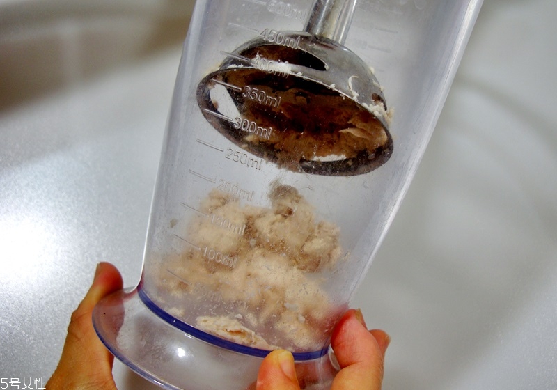 寶寶多大可以喝白開(kāi)水 1歲以后